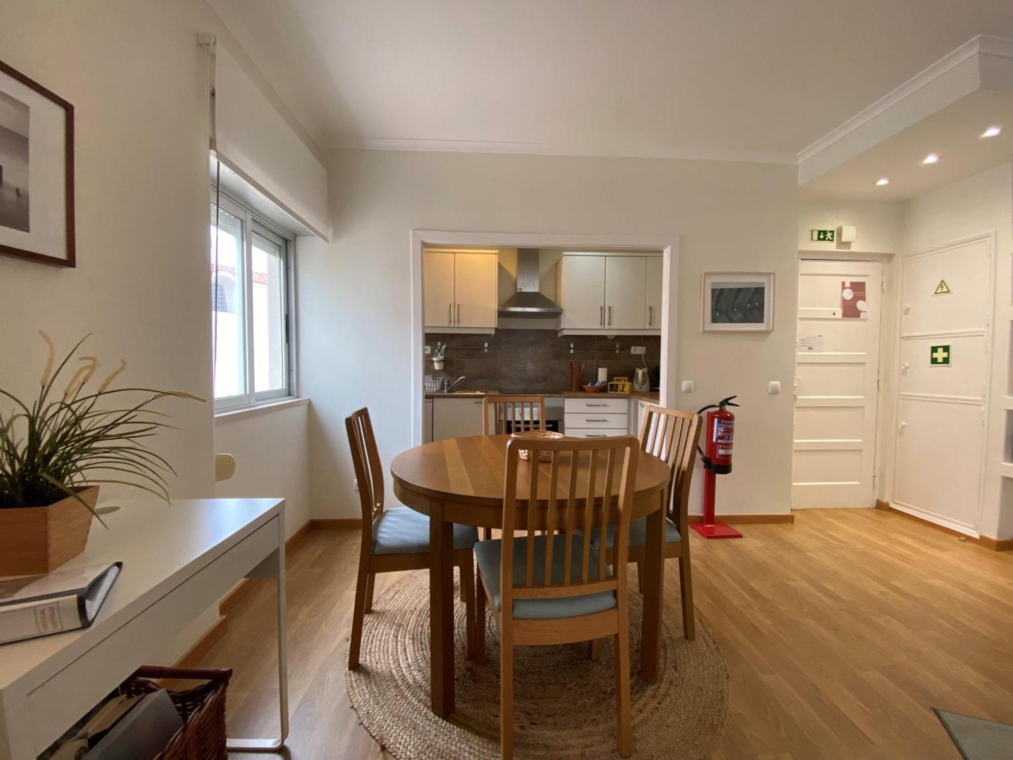 Rainha - Holiday Rental In Cascais Centre ภายนอก รูปภาพ